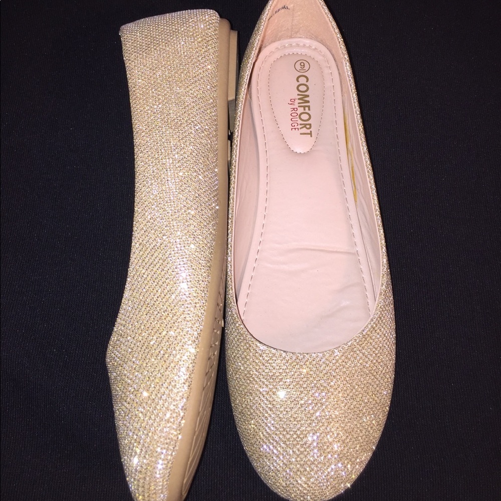 🎀Gold shimmer flats never been worn. NWOT🎀